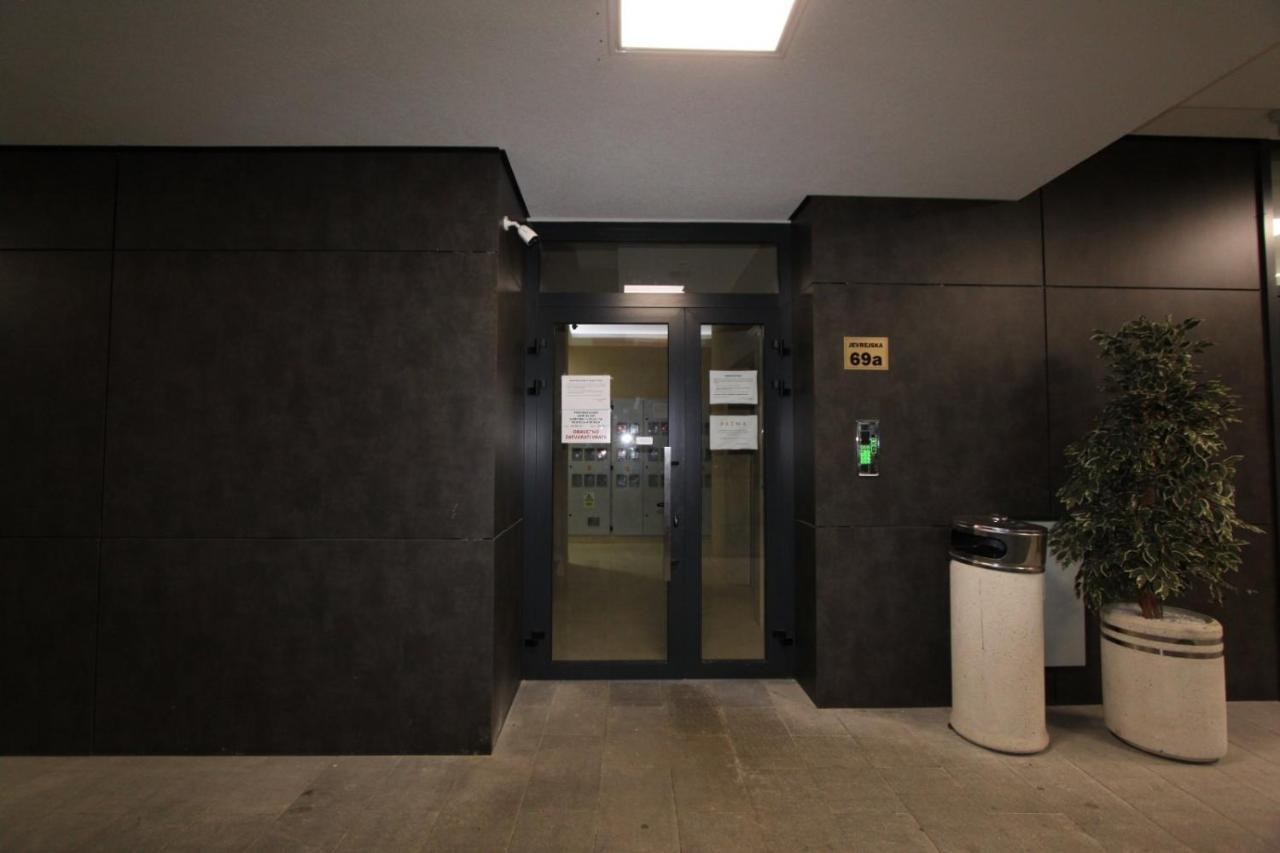 Downtown Apartment บันยาลูกา ภายนอก รูปภาพ
